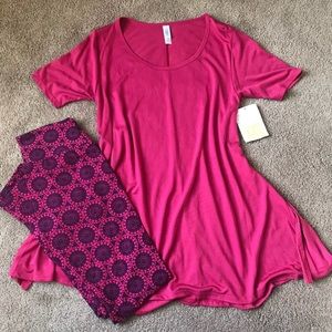 Magenta perfect t and matching leggings